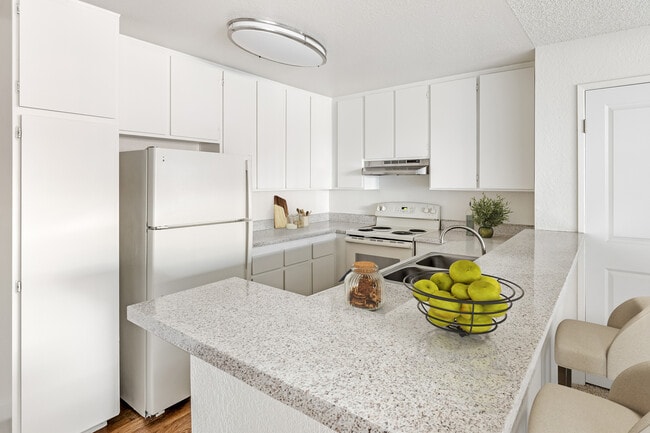 Building Photo - Woodbridge Mount Helix "Immediate Move In"