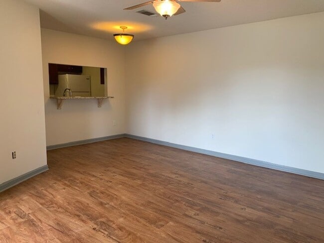 Building Photo - Two Bedroom Duplex located in Downtown Nor...