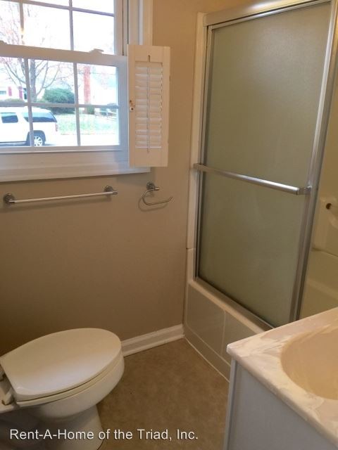 Foto del edificio - 3 br, 2 bath House - 1402 North Elam Avenue