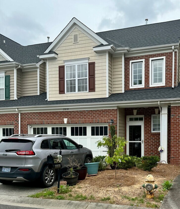 11030 Lucky Horseshoe Ln, Charlotte, NC 28277 Townhome Rentals in
