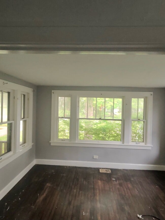 Additional front room/ enclosed porch - 4477 Martin Luther King Jr Blvd