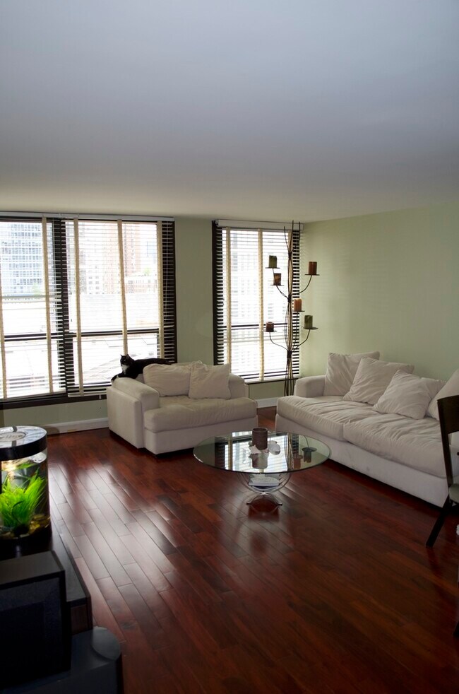 Foto del edificio - 1030 N State St