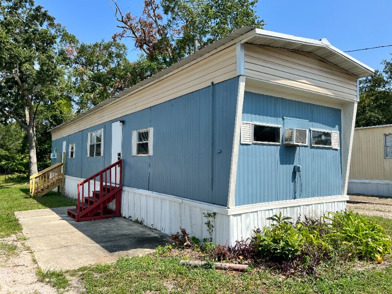 Building Photo - 1700 Leon Rd