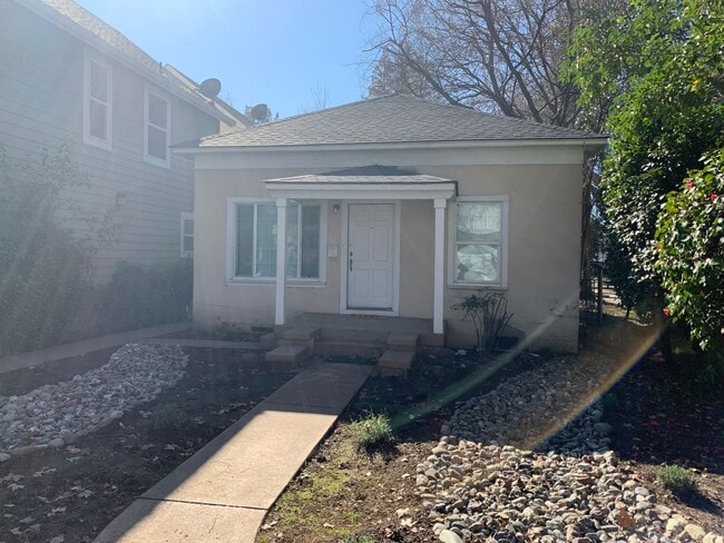 Building Photo - Charming 3-Bedroom Home for Rent