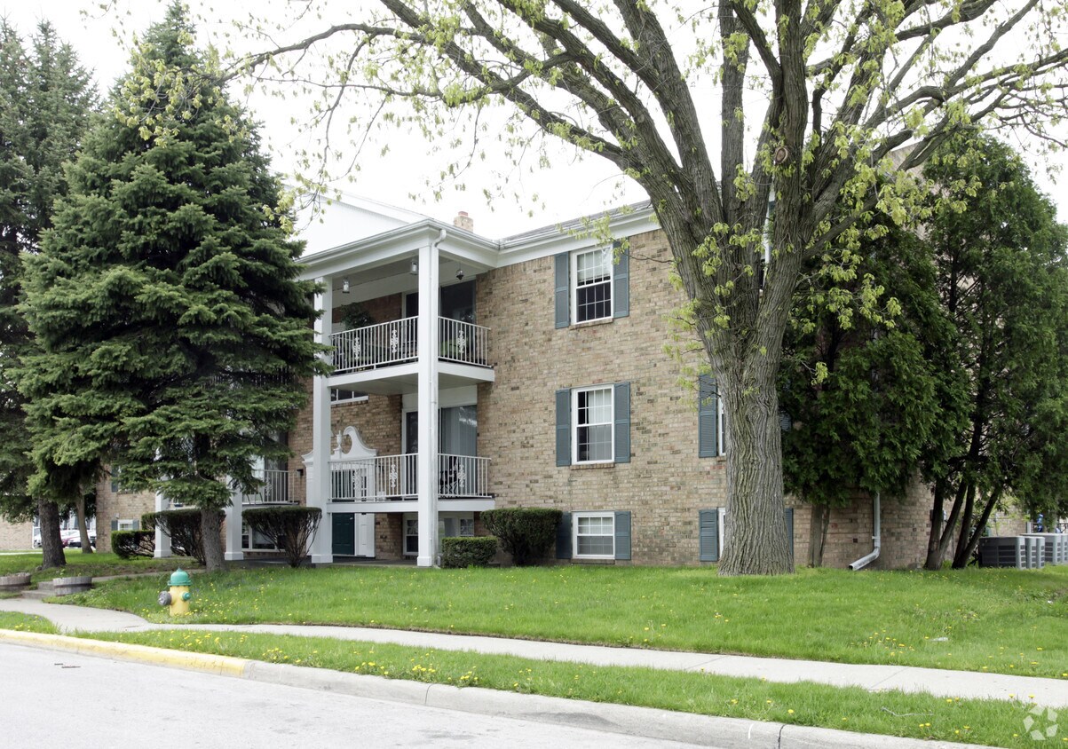 Building Photo - 710 7th St