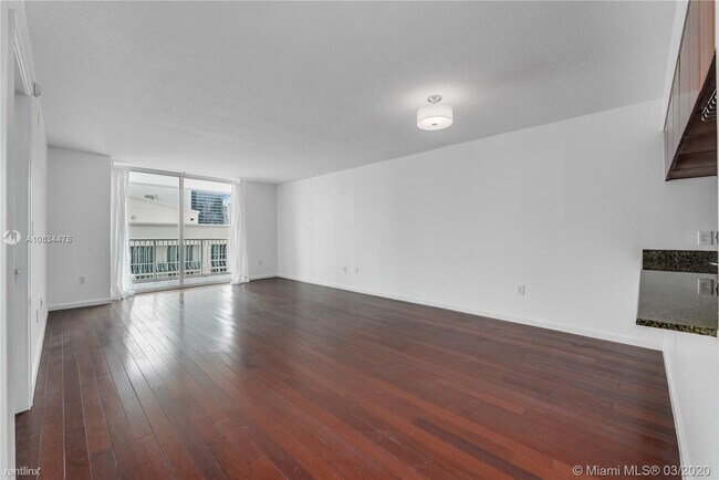 Foto del edificio - 1200 Brickell Bay Dr