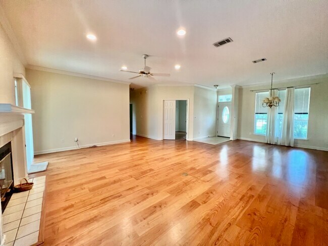 Building Photo - 297 Stahlman Ave