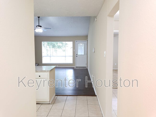 Building Photo - 23419 Verngate Dr