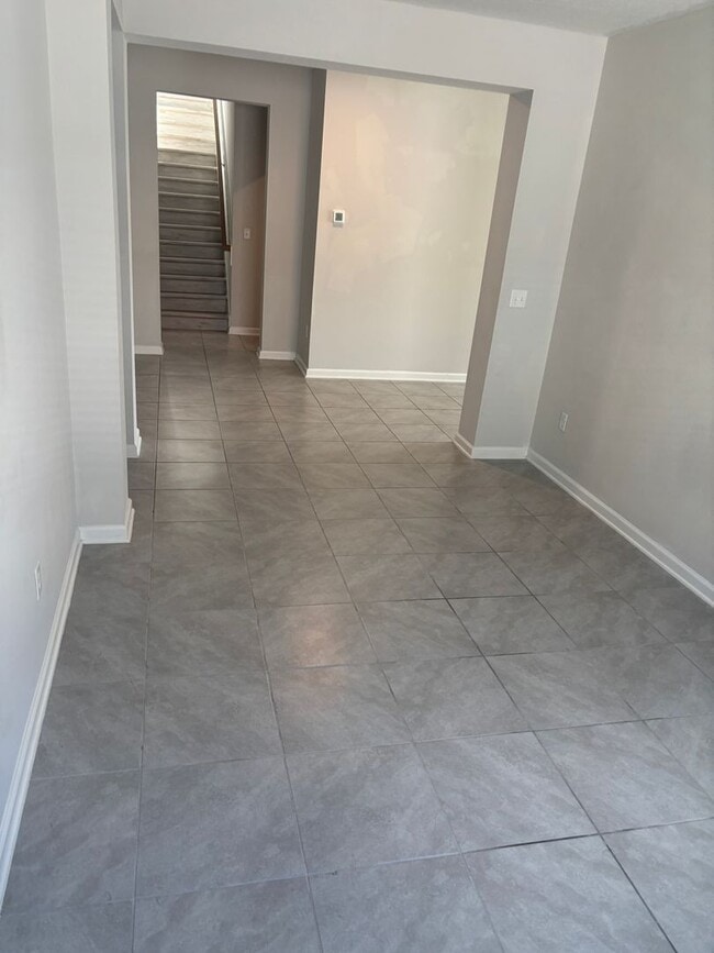 Building Photo - 4 Bedroom 3 Full Bath House in Convenient Location