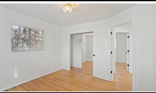 Foto del edificio - 446 E Mountain View Dr