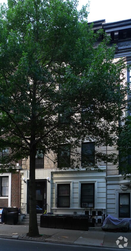 Building Photo - 886 Union St