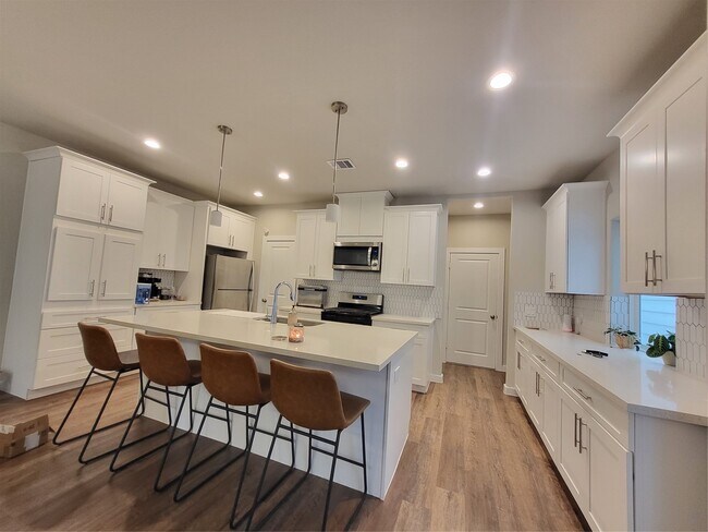 Foto del edificio - 6615 Ezzard Charles Ln