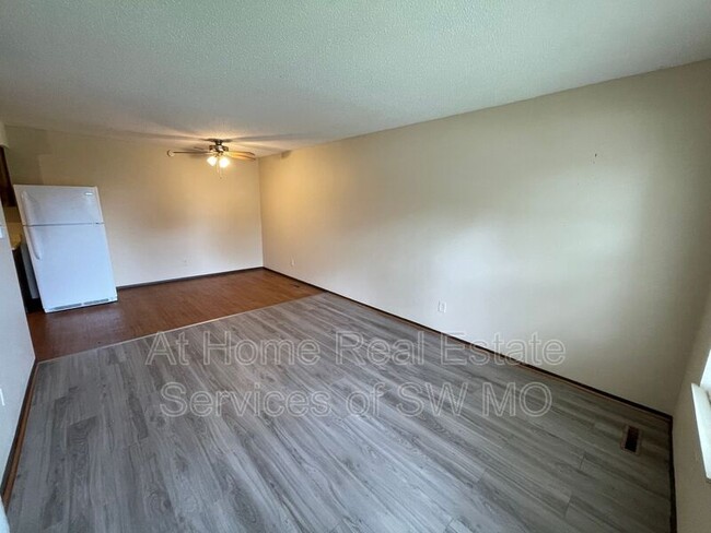 Building Photo - 3339 E Southern Hills Blvd