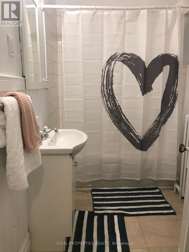 Building Photo - 277 Bronson Ave