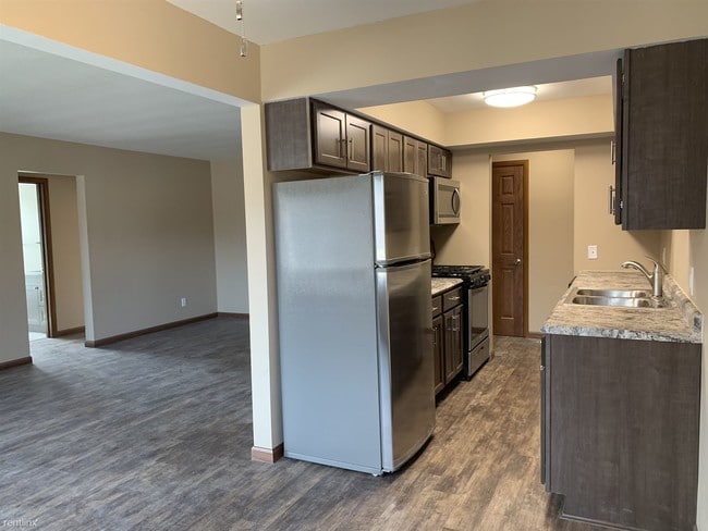 Building Photo - 2 br, 1 bath  - Penn Apartments