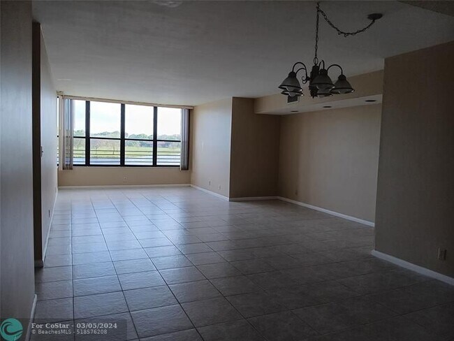 Foto del edificio - 2767 Carambola Cir N