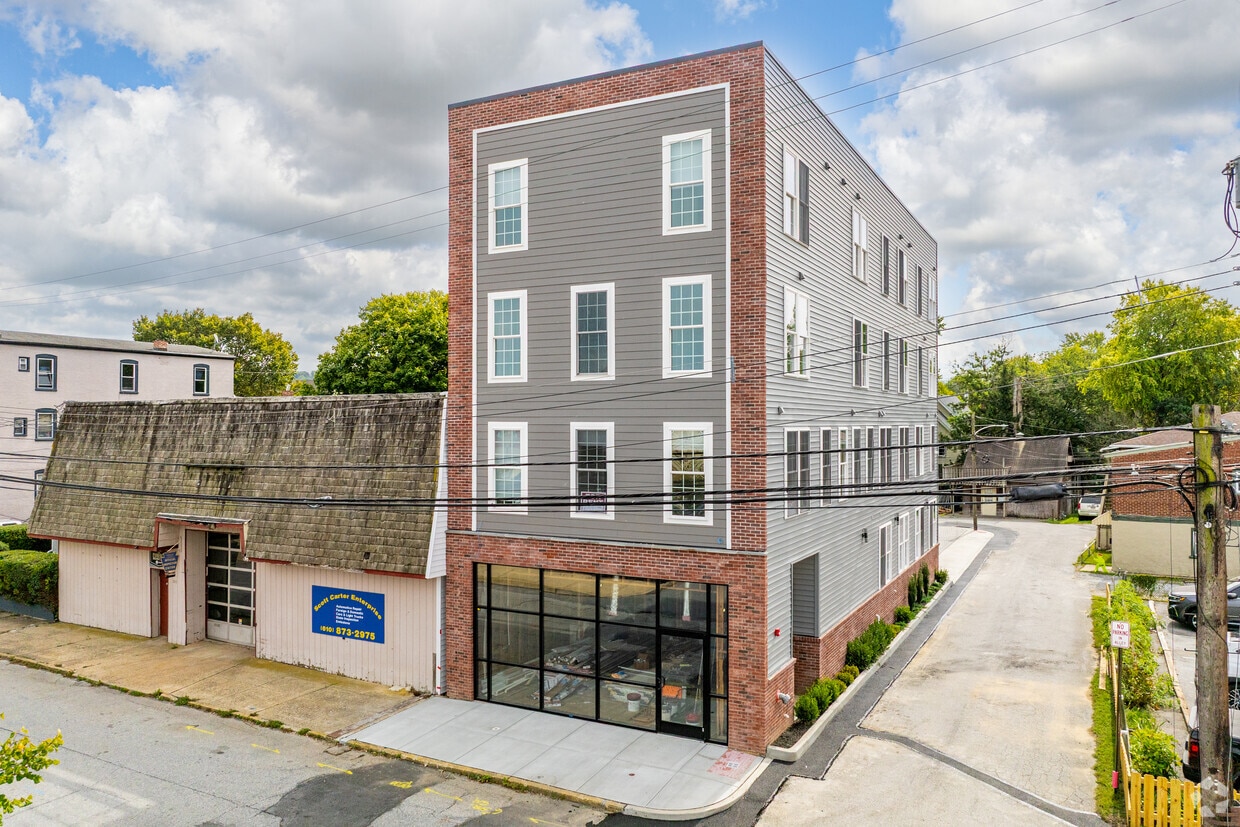 Primary Photo - 112 Washington Ave