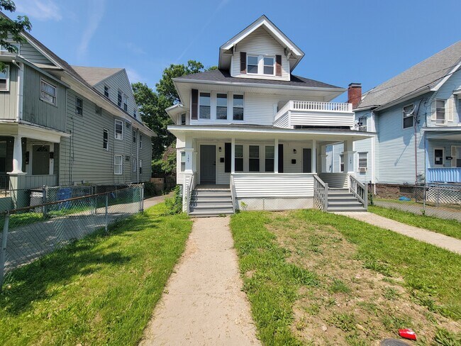 Building Photo - 147 Edgewood St