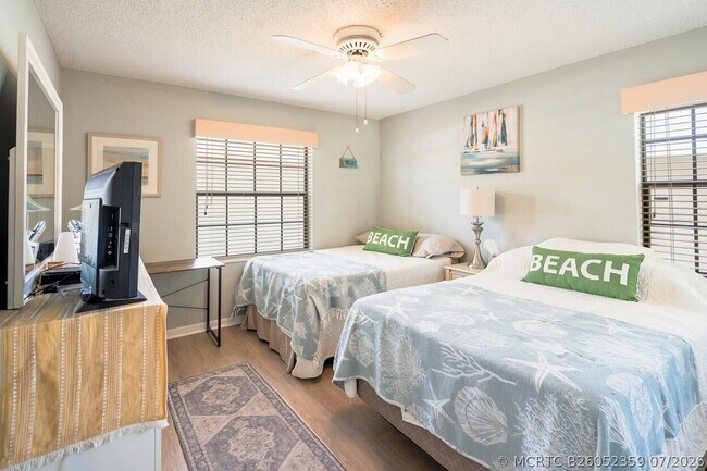 Building Photo - 1401 Pinecrest Cir