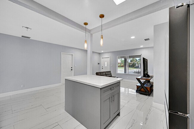 Foto del edificio - 1181 SW 4th Terrace