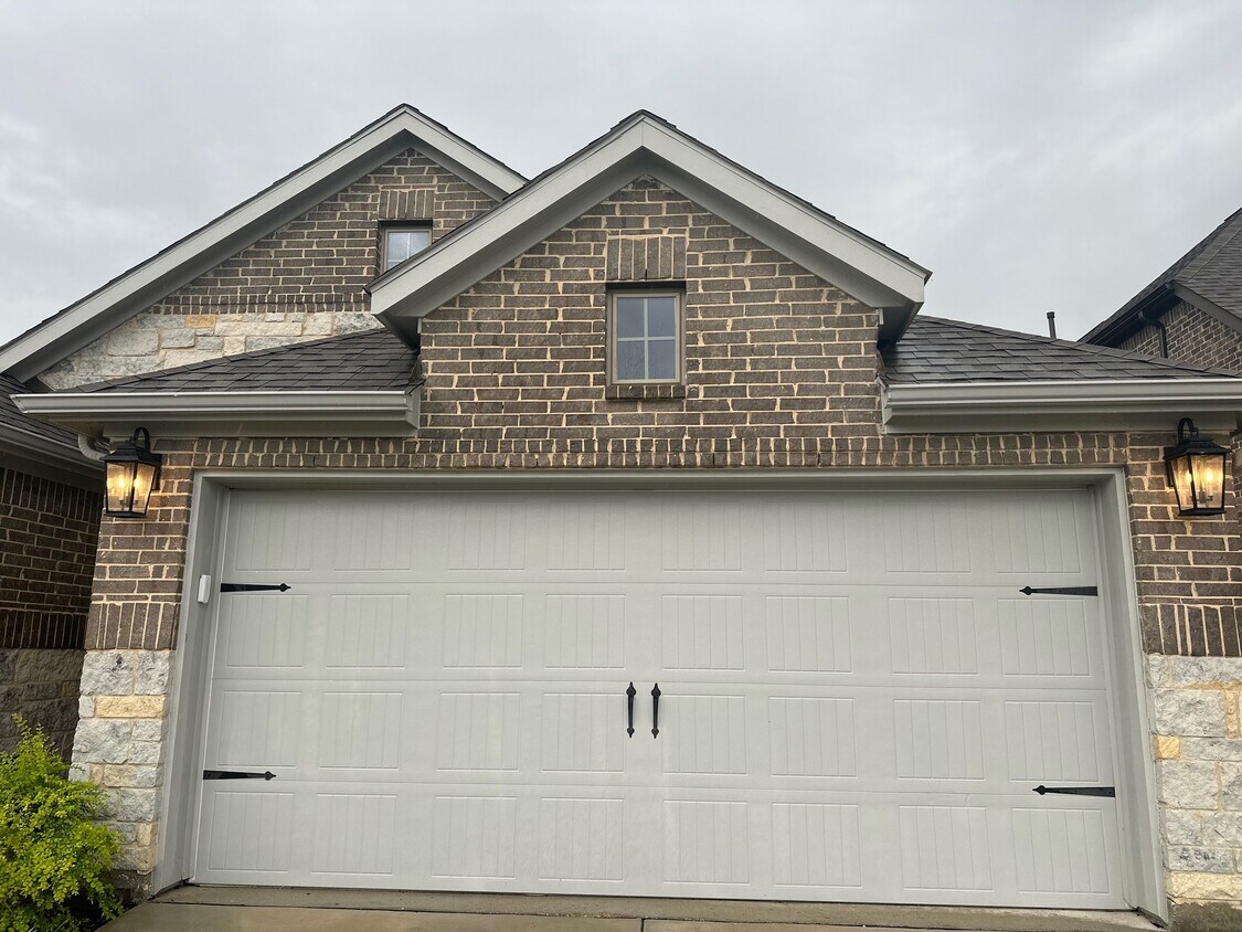 Primary Photo - 2024 Ballyoak Ln