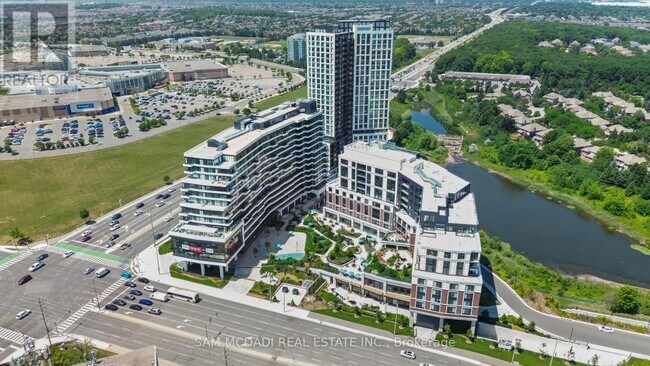 Photo du bâtiment - 2485 Eglinton Ave W