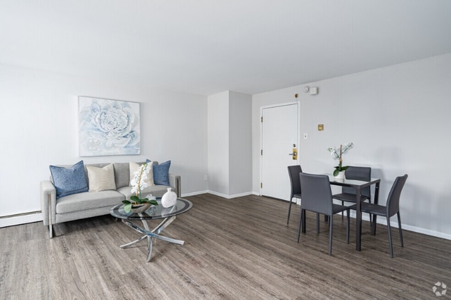 Photo - 630 W Fisher Ave Apartment