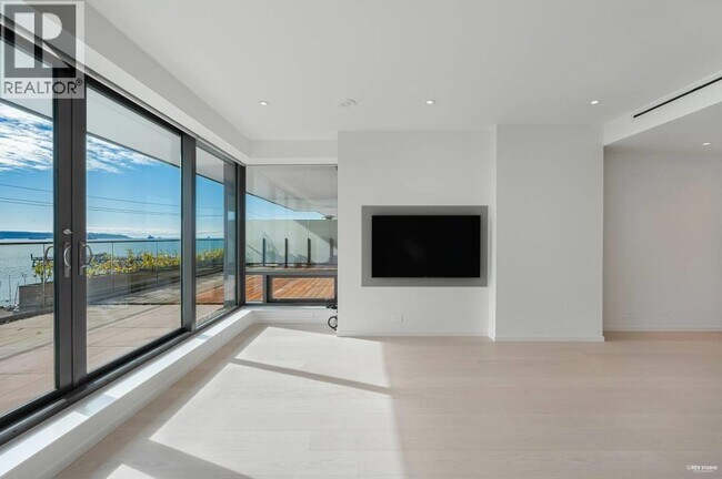 Photo du bâtiment - 1327 Bellevue Ave