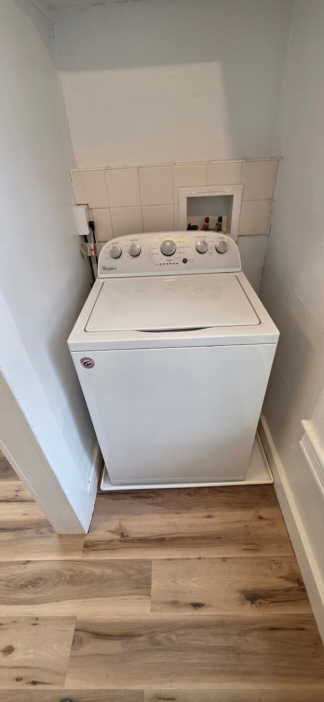 Arandela - 109 South Ave