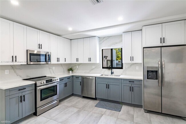 Foto del edificio - 3 br, 2 bath House - 2101 SW 21st St