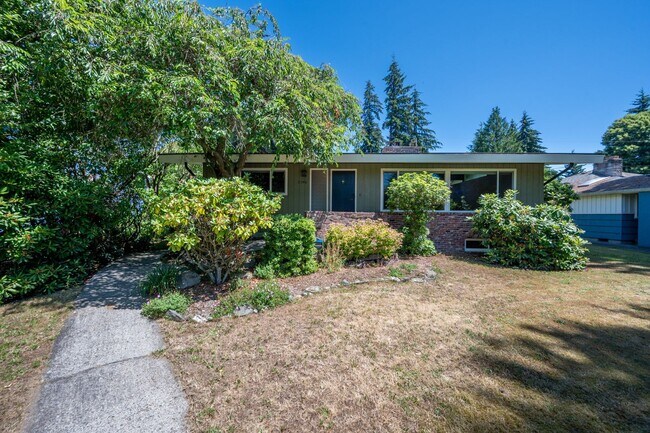 Building Photo - Secluded 3++ Bedroom/2 Baths Home in Desir...