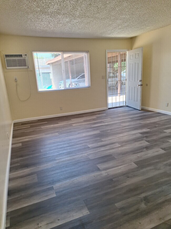 Sala de estar - 6931 N El Dorado St