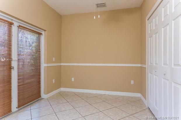 Building Photo - 16021 SW 43rd Ter