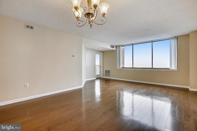 Foto del edificio - 10101 Grosvenor Pl
