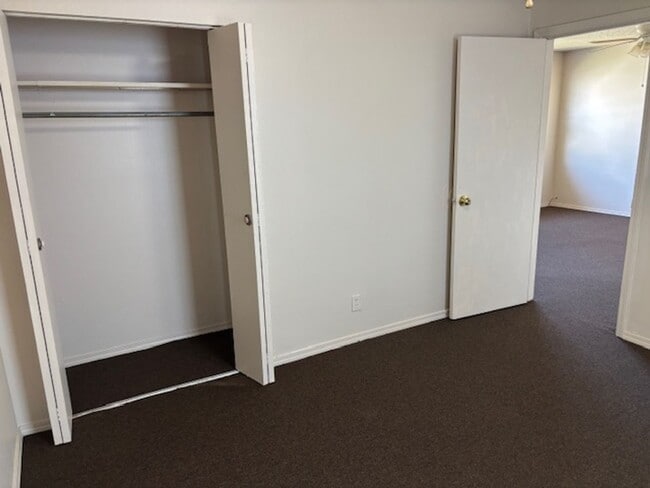 Building Photo - 701 703-703 E Oregon St