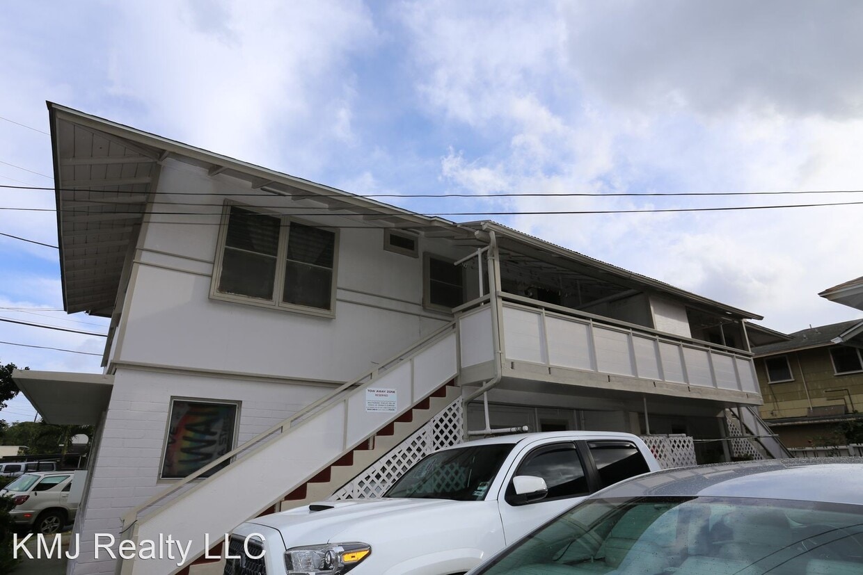 Primary Photo - 2 br, 1 bath House - 2970 Varsity Cir., #C