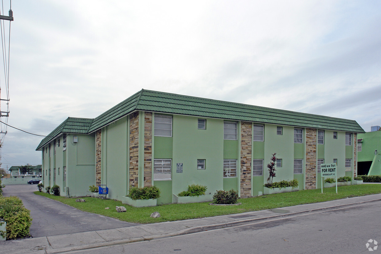 4410 NW 9th St. - 4410 NW 9th St