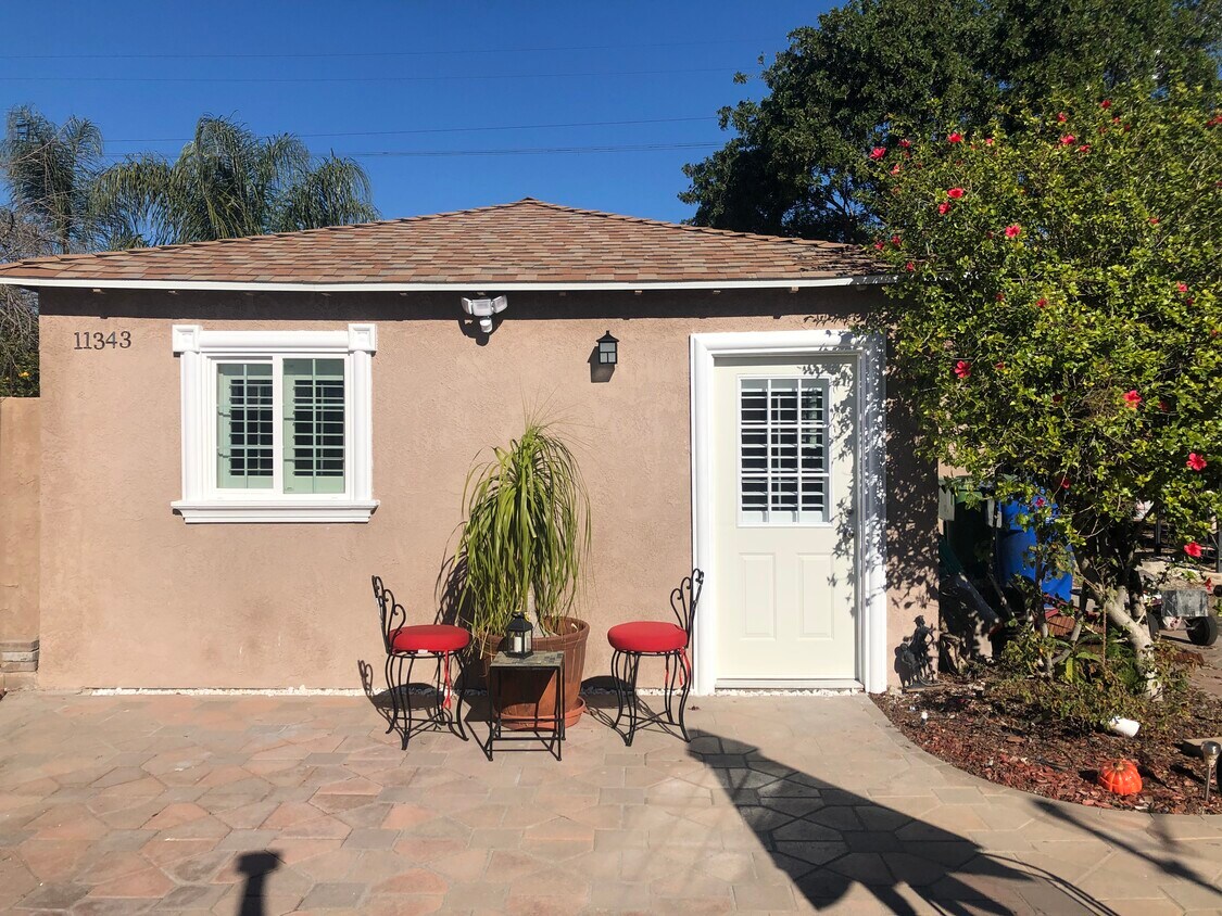 2 bedroom 2 bath Guest House - 11341 Cohasset St