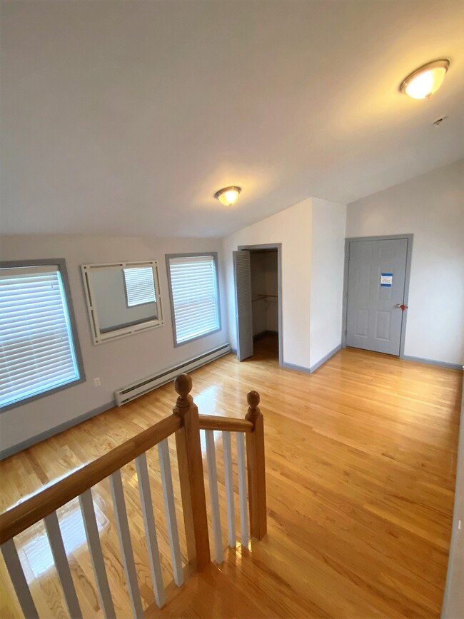 Building Photo - 206 Hingham St