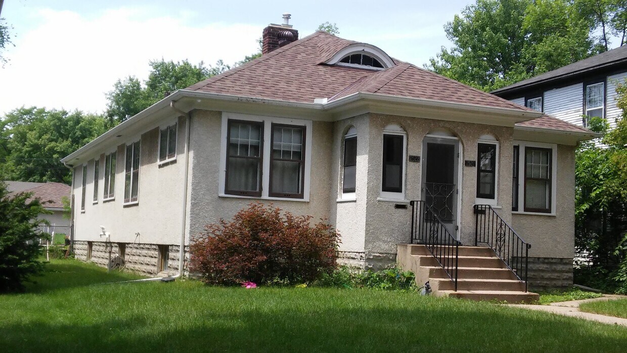 Primary Photo - 2522 32nd Ave S
