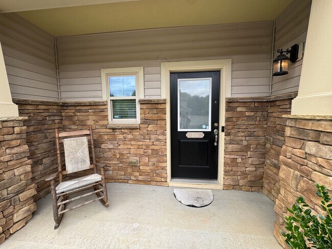 Foto del edificio - Bright & Spacious End Unit in Thompson Ridge