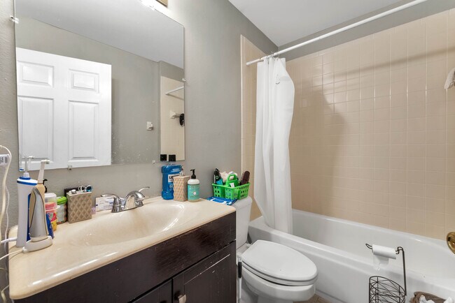 Foto del edificio - 1432 Saddleridge Dr