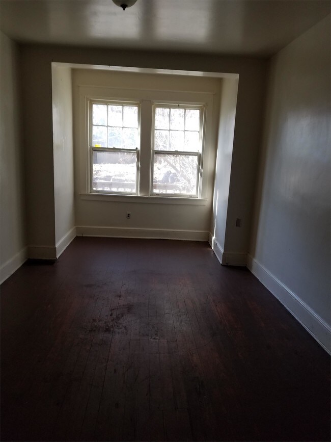 Building Photo - 408 W 25th St