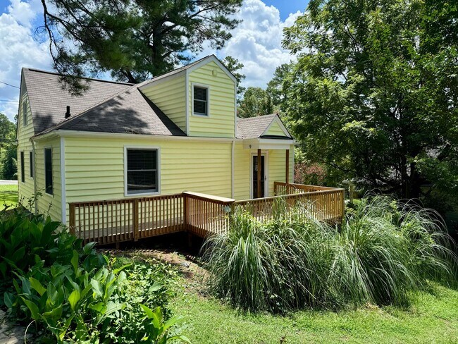 Foto del edificio - 4 bedroom CLOSE to UNC!