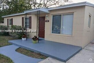 Building Photo - 520 N 69th Ave