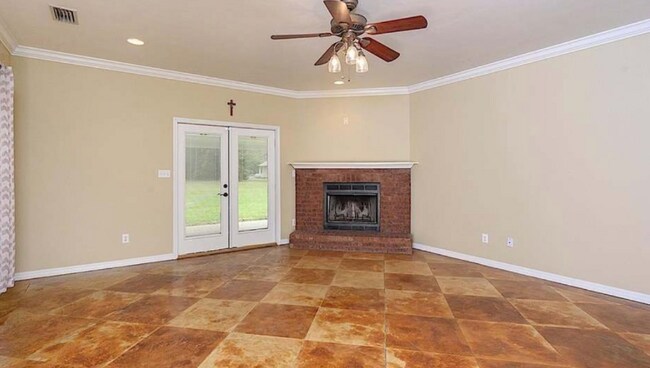 Foto del edificio - 15660 Silverhill Ave