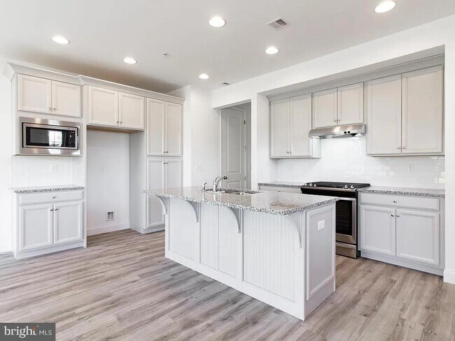 Building Photo - 2244 Red Fox Dr