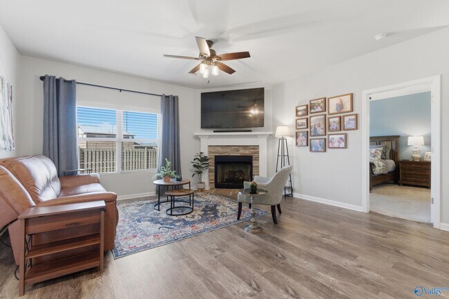Foto del edificio - 121 Burlcrest Ct