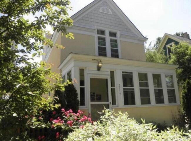 Foto del edificio - 3117 Harriet Ave