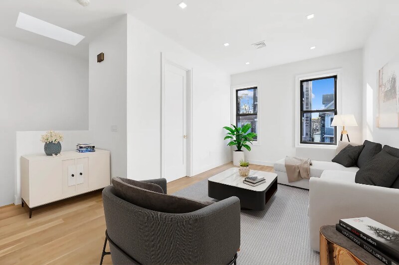 Foto principal - 1279 New York Ave